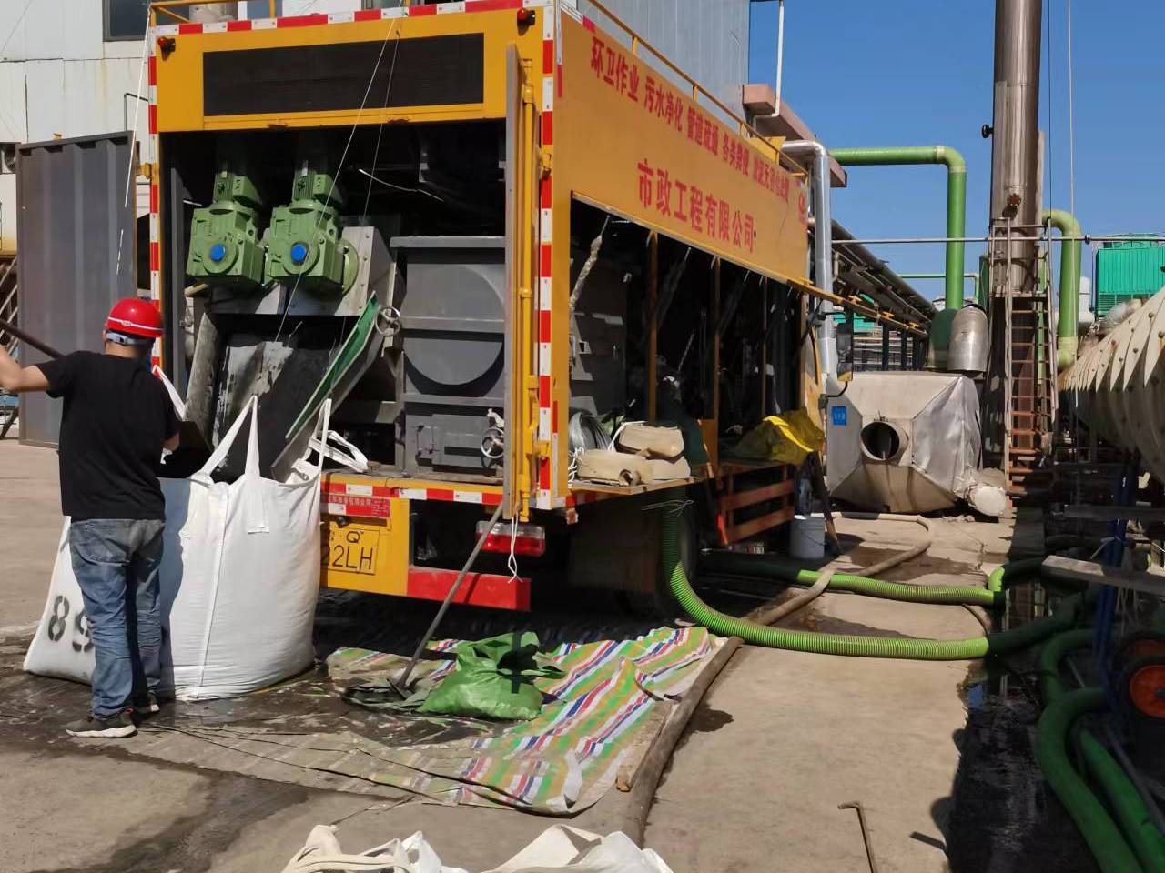 海陵淤泥压干处理